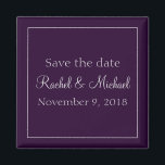 Wunderschönes Save the Date Pflaume und Silber Magnet<br><div class="desc">Auf der Suche nach dem perfekten Save the Date für Ihre Hochzeit ist dieser Magnet die perfekte Erinnerung für Ihre Hochzeitsprodukte. Mit lila Pflaumenhintergrund und Silbertext,  personalisieren Sie Ihren noch heute!</div>