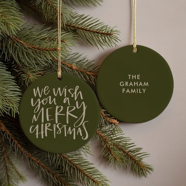 "Wünschen Sie ein frohes Weihnachten" Evergreen Keramik Ornament (Hand-lettered We Wish You a Merry Christmas carol family name green ornament)