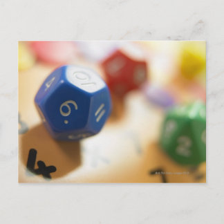 Würfel im Mathematikspiel Postkarte