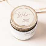 Wüste | Beige Wedding Welcome Runder Aufkleber<br><div class="desc">Diese Wüste | Beige Hochzeitsempfang Klassischer Rundaufkleber ist perfekt für Ihren rustikalen Western Beige und Terracotta Erdfarben Hochzeit. Die ohrenneutrale Boho-Farbpalette ist Vintag im Südwesten mit modernem Retro-Ambiente. Das Drehbuch ist eine delikate minimalistische handgeschriebene Kalligraphie, die ziemlich elegant und romantisch ist. Das Produkt ist bearbeitbar und hat viel Leerraum, sodass...</div>