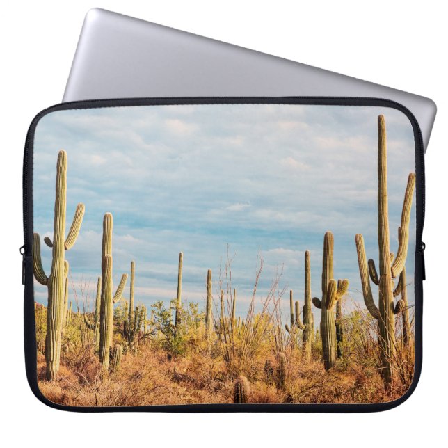 Wüste mit Saguaro cacti Laptopschutzhülle (Vorderseite)