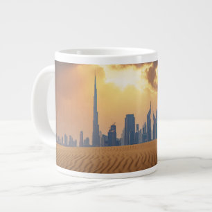 Wüsten   Dubais Skyline View von Sand Dune Jumbo-Tasse