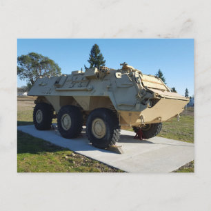 Wüstenbrauner 6x6-Panzerfahrzeug Postkarte