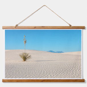 Wüstenlandschaft Weiße Sande und einsame Yucca Wandteppich Mit Holzrahmen