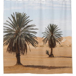 Wüstenoase: Sahara Palms Landschaft. Duschvorhang