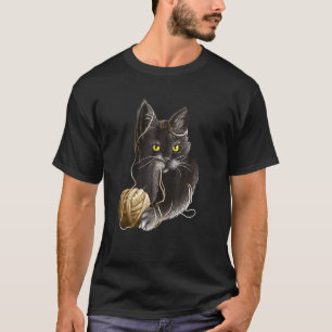 Wütende Katze mit gelben Augen, die in einem Ball T-Shirt