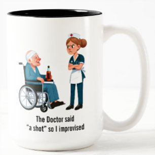 Wütende Krankenschwester schimpft mit betrunkenem Zweifarbige Tasse