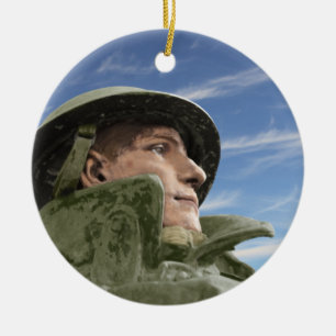 WW1 Soldat in Helm und Französisch Keramikornament
