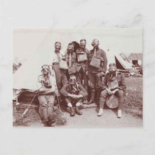 WWI-Soldaten in Gasmasken Postkarte (Vorderseite)