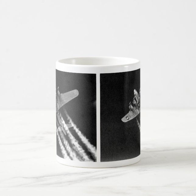 WWII B-17 im Flug Tasse (Mittel)