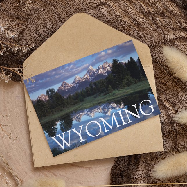 Wyoming, Grand Teton National Park 4 Postkarte (Postcard on table)
