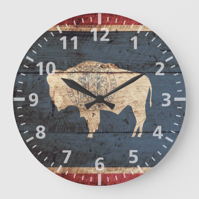 Wyoming State Flag auf altes Holzkörnchen Große Wanduhr (Vorderseite)