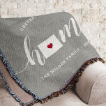 Wyoming Zuhause Staat Personalisiert rustikal Decke<br><div class="desc">Zeigen Sie Zuhause-Staatsstolz mit dieser niedlichen rustikalen grauen Werftdecke mit "Zuhause" in weißer Kalligrafie-Schrift, die mit einer Silhouette des Staat von Wyoming stehend für den Buchstaben "O" zeigt. Eine rote Herzanzeige in der Staat-Karte vervollständigt das Design; Sie können die Herzposition in Ihrer Zuhause-Stadt ändern, indem Sie das Design-Tool öffnen und...</div>
