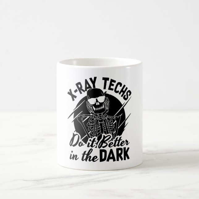 X-Ray Techs Do It Better In The Dark Radiology Kaffeetasse (Mittel)
