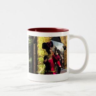 XENIA EXPLORES HYPERION'S ORBITER ZWEIFARBIGE TASSE