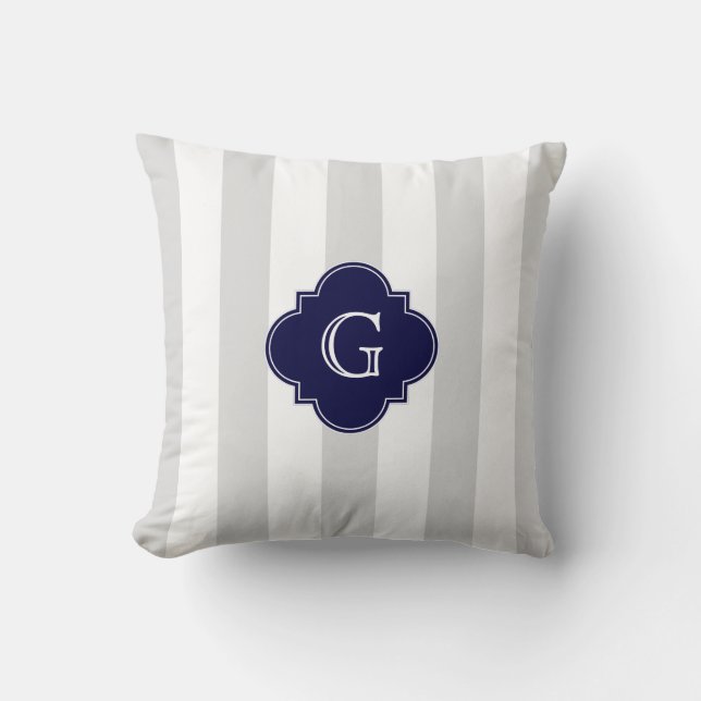 XL Lt Graue, weiße Streifen Navy Quatrefolienmonog Kissen (Vorderseite)