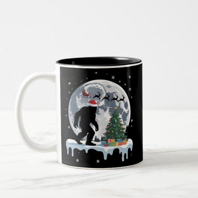 Xmas Bigfoot Santa Tree Museo Cantonale d'Arte Zweifarbige Tasse (Links)