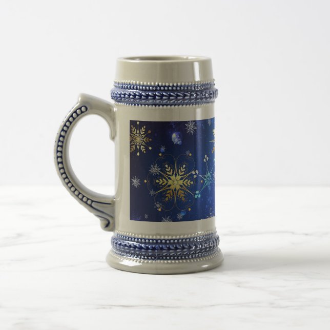XMAS Blue Background mit goldenen Schneeflocken Bierglas (Links)