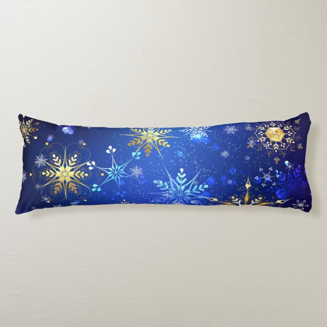 XMAS Blue Background mit goldenen Schneeflocken Seitenschläferkissen (Vorderseite)