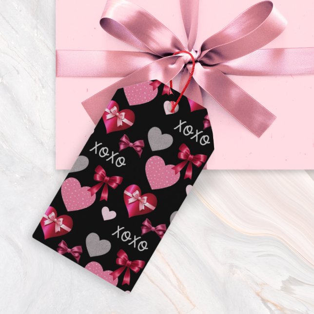 XOXO Hearts and Bows Valentine's Day Geschenkanhänger (A gift tag for Valentine's Day, with romantic pattern of hearts, bows and 'XOXO' text)