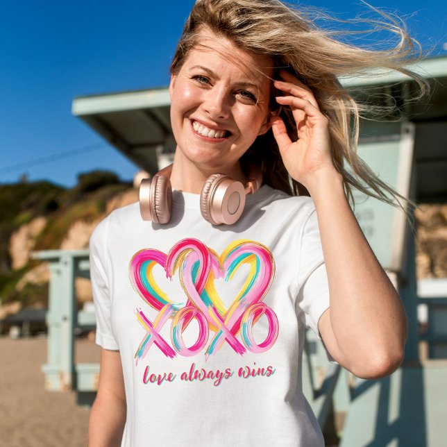 XOXO Hearts Love Always Wins Funny Valentines Day Tri-Blend Shirt (Von Creator hochgeladen)