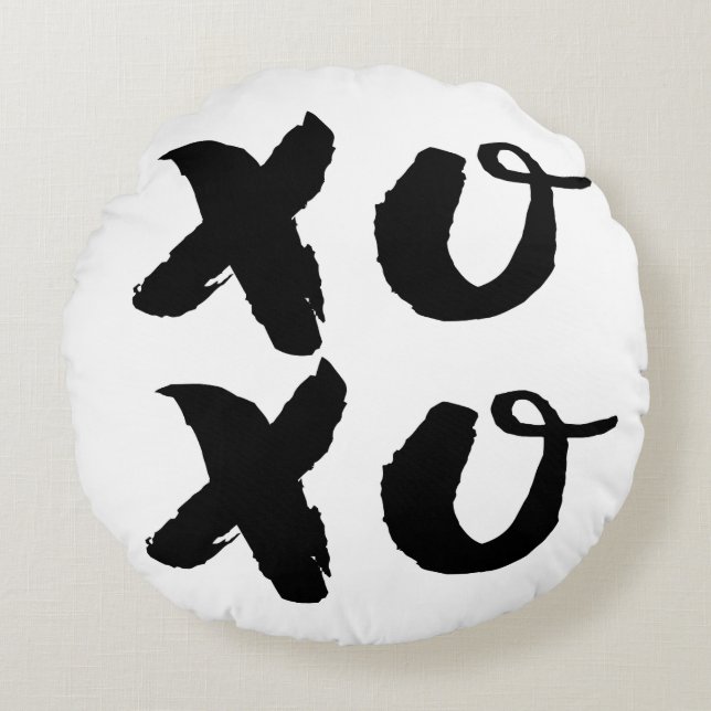 XOXO Hugs & Kisses | Brush Typografie Rundkissen Rundes Kissen (Vorderseite)