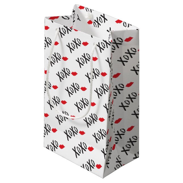XoXo-Hugs-Kisses-with-Red-Lips Kleine Geschenktüte (Vorderseite Schrägansicht)