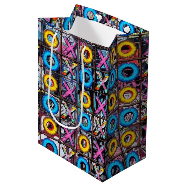 XOXO-Mauer Mittlere Geschenktüte (Vorderseite Schrägansicht)