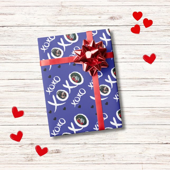 XOXO Muster 2 Fotos und Herzen auf rosa Geschenkpapier (Von Creator hochgeladen)