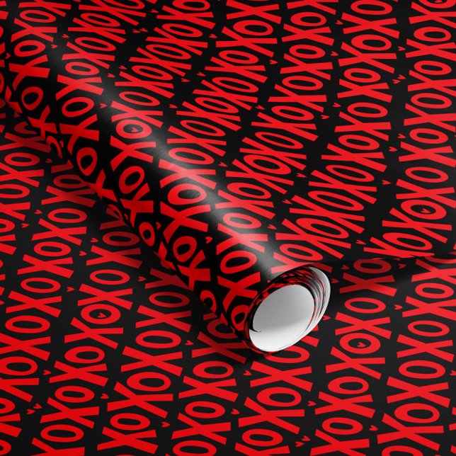 XOXO Valentinstag Packpapier (Valentine's Day wrapping paper roll with red XOXOs on black and tiny heart details)