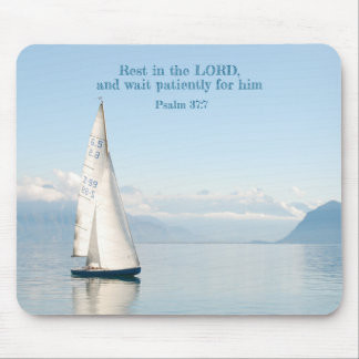 Yacht auf Calm Waters Mousepad