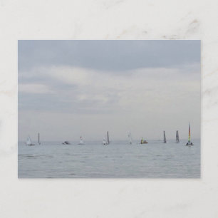 Yacht-Rennboote in einer Reihe Feiertagspostkarte