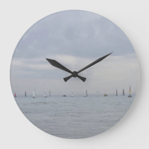 Yacht-Rennboote in einer Reihe Große Wanduhr