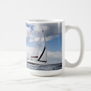 Yacht-Segeln in der hohen See Kaffeetasse