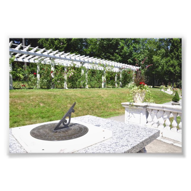 Yaddo Gardens Sun Dial von 1904 Fotodruck (Vorne)