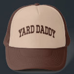 Yard Daddy Funny Lawn Mowing Vater Gartage Vater Truckerkappe<br><div class="desc">Fordern Sie Ihren Titel mit diesem kühnen LKW-Hut von "Yard Daddy" an - perfekt für Väter,  die den Rasen mit Stil,  Streifen und ernsthaftem Rasenmäher beherrschen. Das ultimative Shirt für Hinterhoflegenden! Ein lustiges Geschenk für Vatertag,  Geburtstage oder Wochenendkrieger,  die das Grasschneiden ernst nehmen (aber nicht zu ernst).</div>