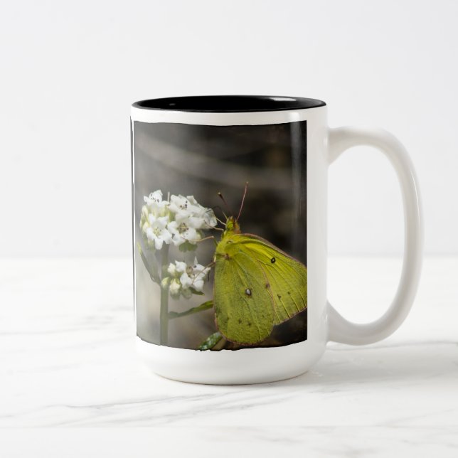 Yellow Butterfly Zweifarbige Tasse (Rechts)