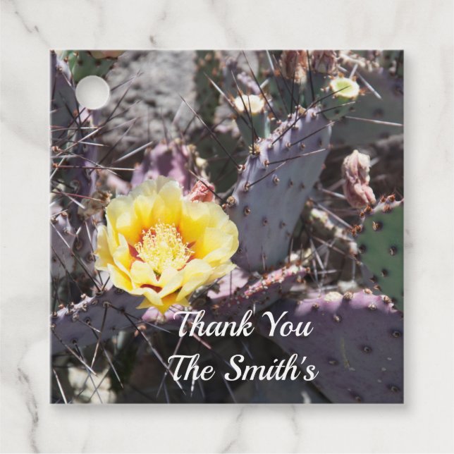 Yellow cactus flower in spring geschenkanhänger (Vorderseite)