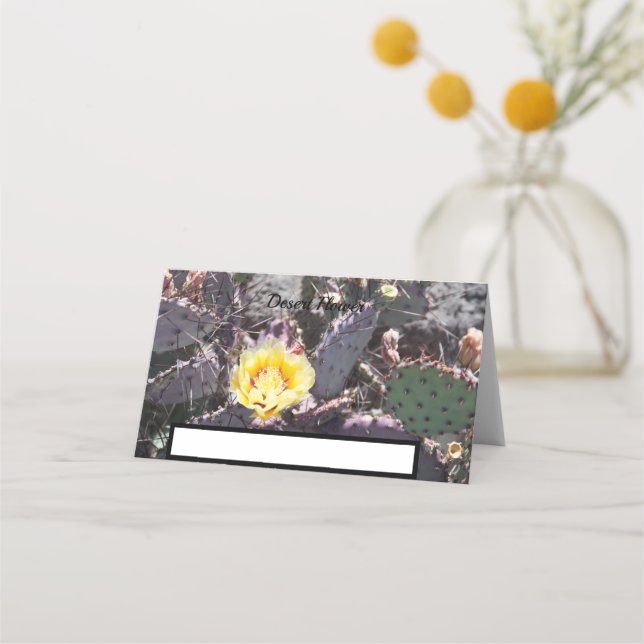 Yellow cactus flower in spring platzkarte (Vorderseite)