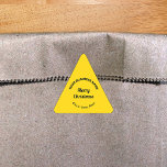 Yellow Christmas Business Triangle Shape Sticker<br><div class="desc">Frohe Weihnachten! Einer der bekanntesten Feiertage des Jahres. Es ist auch eine der besten Jahreszeiten für Werbung für Ihr Unternehmen. Triangle-Form Aufkleber mit fröhlichen Weihnachtsgrüßen, Ihrem Firmennamen, Stadt oder Stadt und Staat. Sie können es als Zubehör für Ihr Produktverpackungsmaterial verwenden, um Ihren Produktnamen zu fördern. Sie können es auch als...</div>