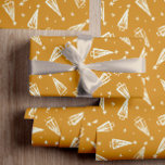 Yellow Christmas Trees Pattern Geschenkpapier<br><div class="desc">Entdecken Sie eine neue Freude in Ihrem Geschenkprozess mit unserem erdigen Weihnachtsbaumpapier aus dem Gelben Wald. Das Design ist in einem gelben Ocker gehalten, der mit einer künstlerisch anmutenden Auswahl an handgezeichnet Weihnachtsbäumen geschmückt ist. Ideal für festliche Handwerksprojekte oder um Ihre Geschenke in dieser Feriensaison wieder aufzufrischen. Entdecken Sie unsere...</div>