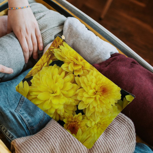 Yellow Chrysanthemum Blooms Floral Zubehörtasche (In Situ)