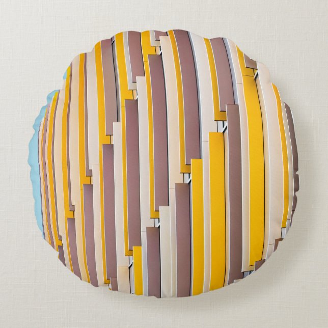 YELLOW CONCRETE BUILDING DURING DAYTIME RUNDES KISSEN (Vorderseite)