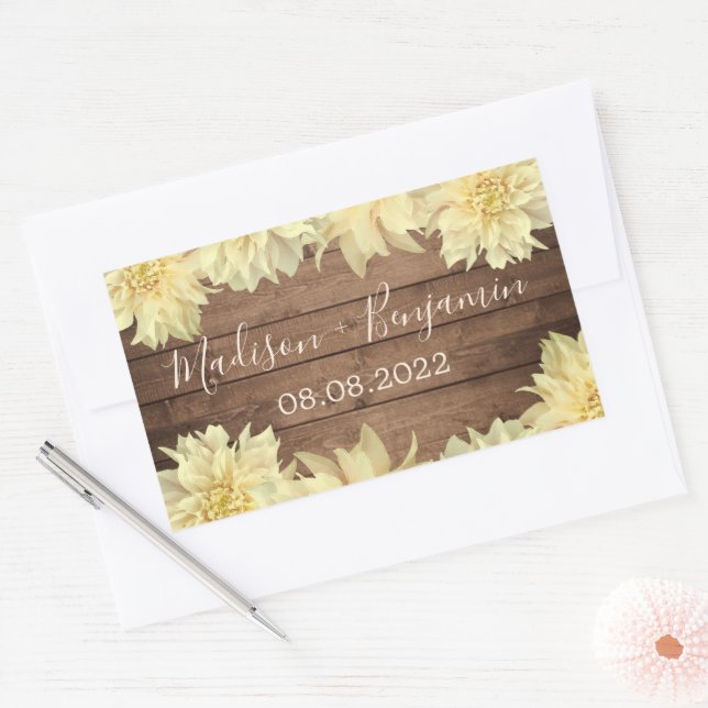 Yellow Dahlia Blume Rustic Wood Wedding Date Rechteckiger Aufkleber (Umschlag)
