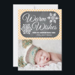 Yellow Dot Chalkboard Snowflake Holiday Foto Card Feiertagskarte<br><div class="desc">Fügen Sie Ihr Lieblings-Foto oder das erste Weihnachtsbild Ihres Babys oder Babys zu diesem süßen, modernen und hübschen Winterurlaub-Fotocard mit zwei Schneeflocken auf einem Kreideboden und einem weißen und gelben Polka-Punktmuster hinzu. Es steht Warm Wishings und kann mit Ihrem Familiennamen, Jahr und individuellen Familiennamen personalisiert werden. Kunstwerk © Chrissy H....</div>