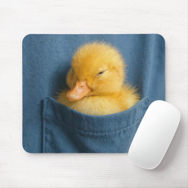 Yellow Duckling In a T-shirt Pocket Mousepad (Mit Mouse)