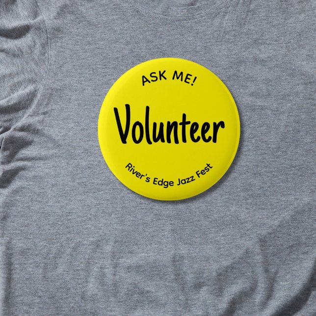Yellow Frag Me Volunteer Abzeichen Button (Yellow "ask me!" volunteer pin button badge with custom name of organization or event.)