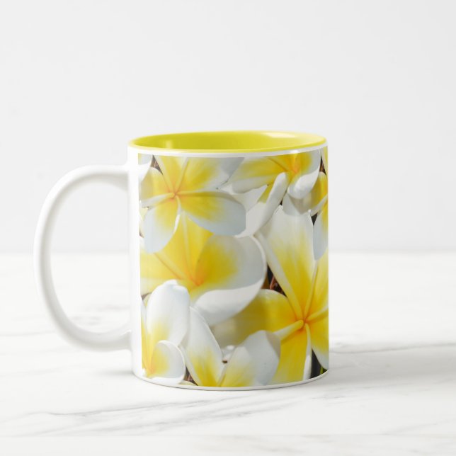 Yellow Frangipani Bouquet, Zweifarbige Tasse (Links)