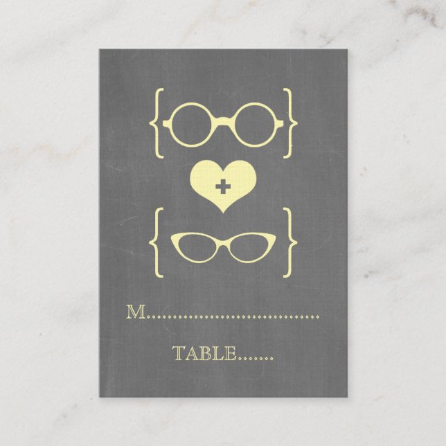 Yellow Geeky Glasses Chalkboard Platzkarten (Vorderseite)