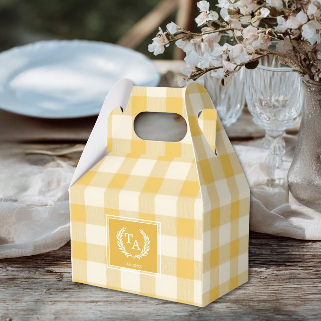 Yellow Gingham Monogram Wappen Geschenkschachtel (Custom Monogram Yellow Gingham Monogram Crest Favor Boxes for your wedding or other Occasions.)